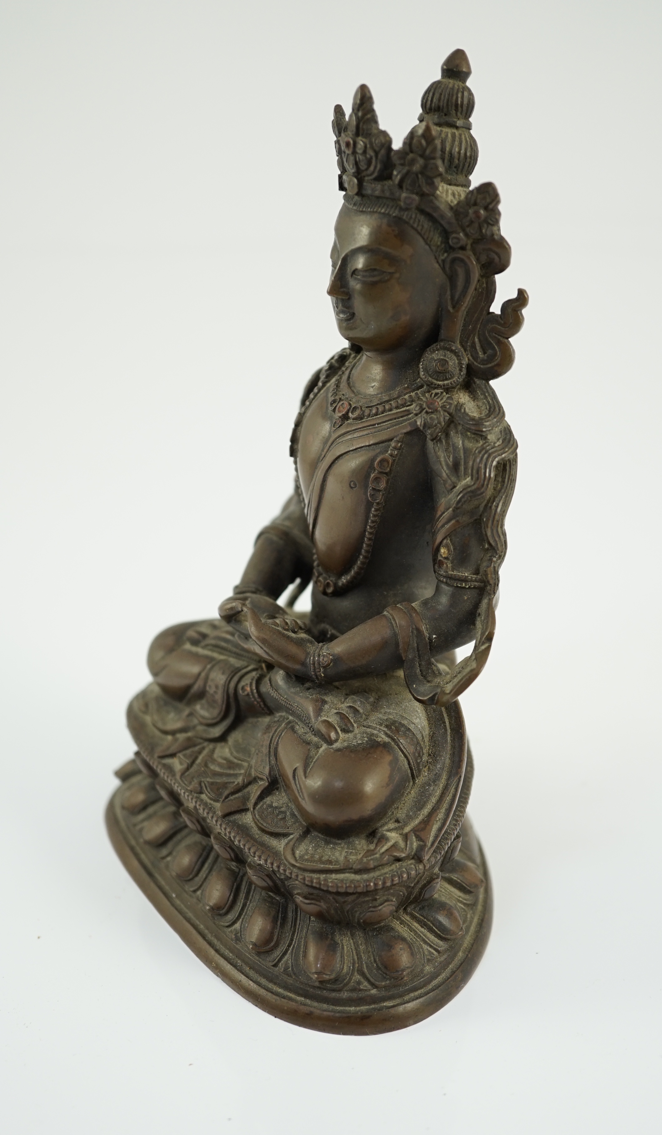 A Tibetan bronze figure of Amitayus, 18th/19th century